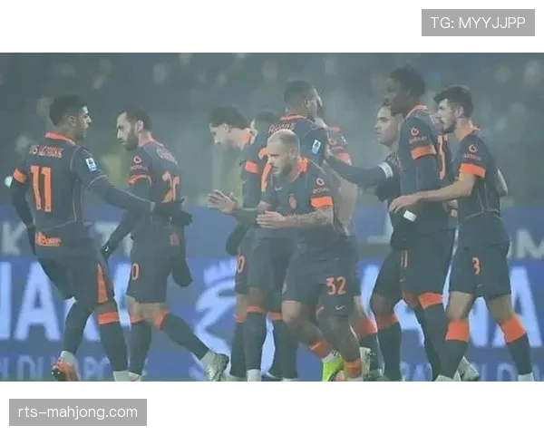 VAR长时间介入,取消国际米兰进球引发主场球迷巨大嘘声 VAR长时间介入,取消国际米兰进球引发主场球迷巨大嘘声